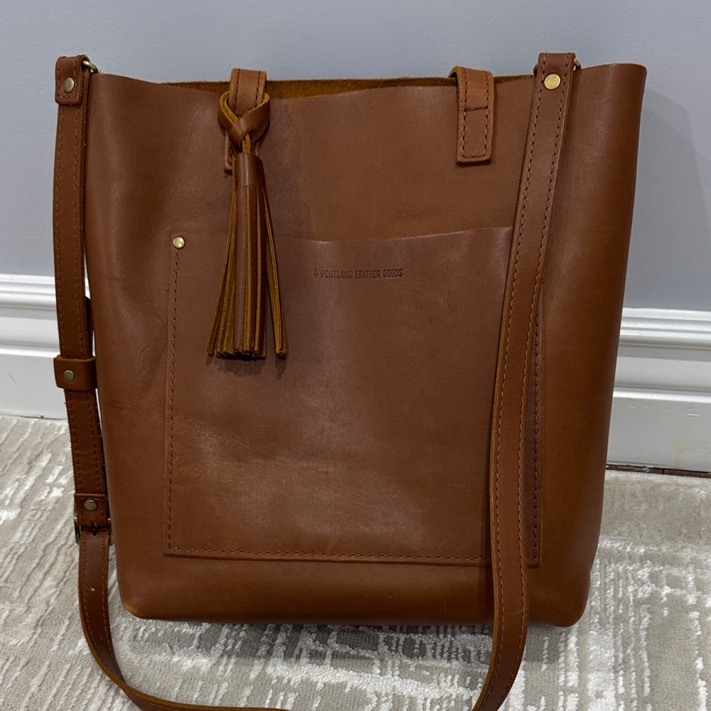 Portland leather goods Brown Leather crossbody classic Tote Bag in Honey.